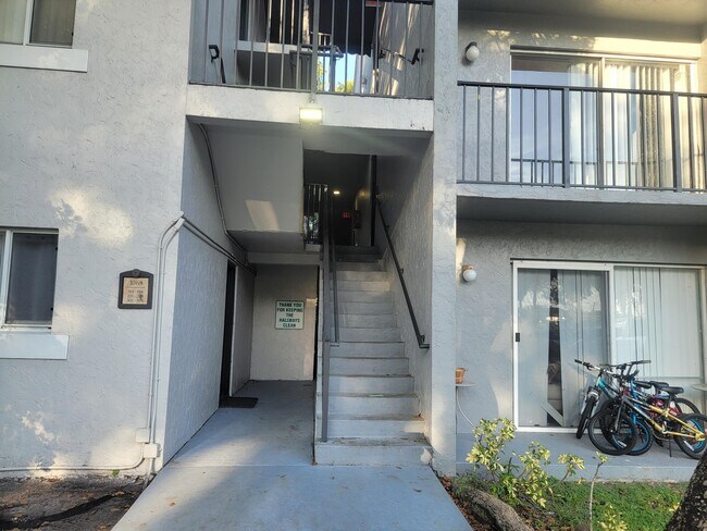 Building Photo - 1068 Benoist Farms Rd