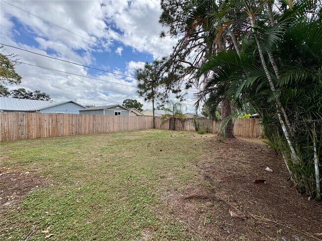 Building Photo - 1314 N Brink Ave