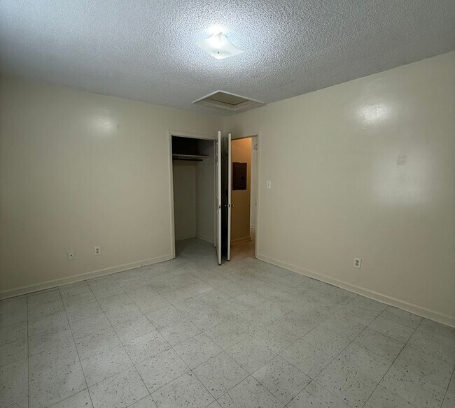 Building Photo - 3200 Parkway Ct
