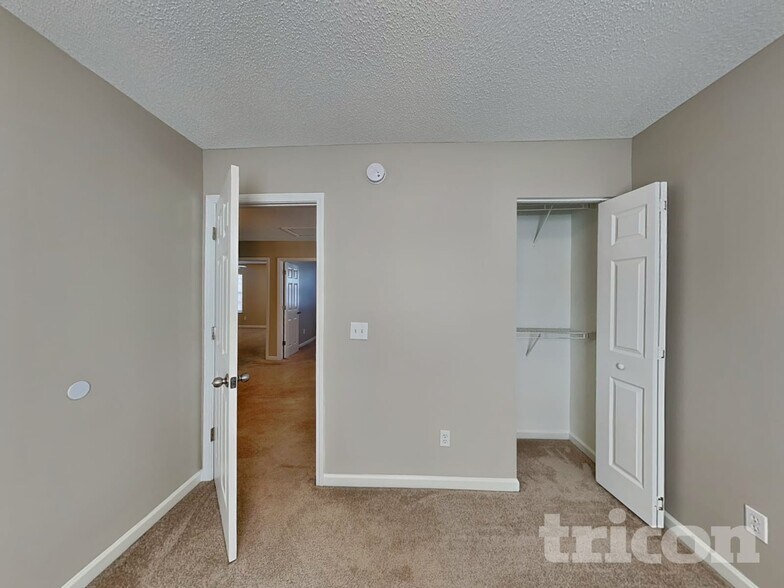 Building Photo - 2000 Lake Carolina Dr