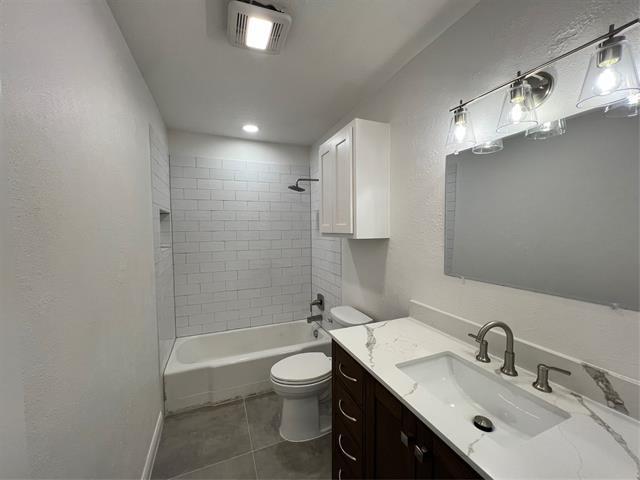 Building Photo - 2406 Ridgecrest Dr