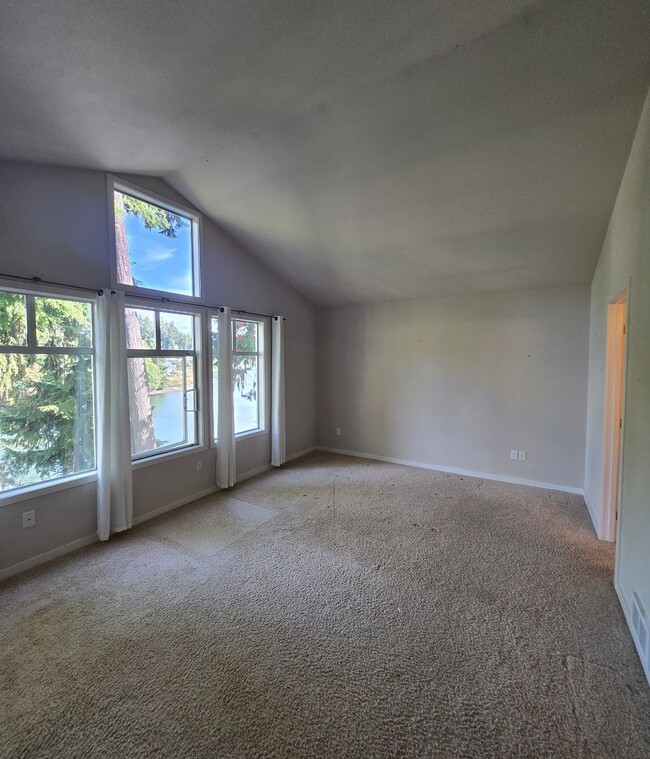 Building Photo - ***PENDING APPLICATIONS***2 Bedroom 1.75 B...