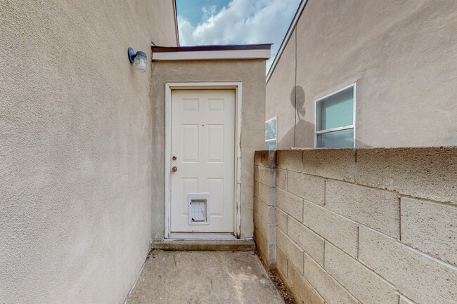 Building Photo - 10728 Hatch Dr NW
