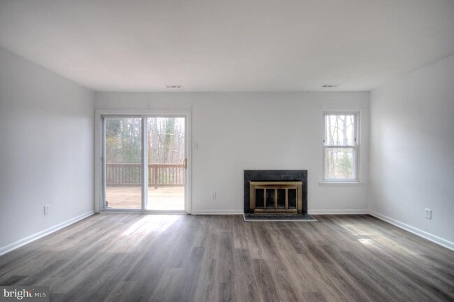 Building Photo - 49 Brambling Ln