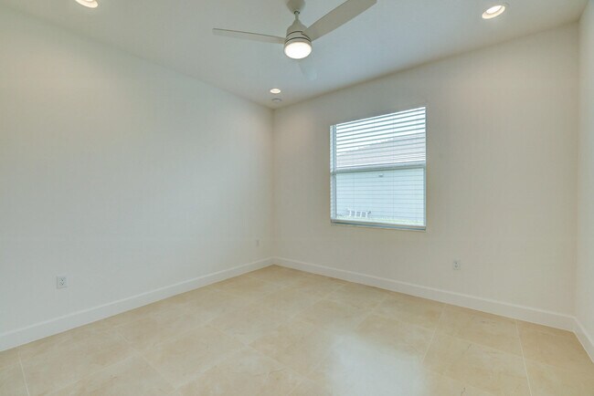 Building Photo - 11886 SW Poseidon Way