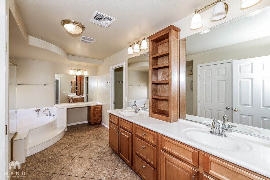 Building Photo - 8467 Cambria Cellars Ct