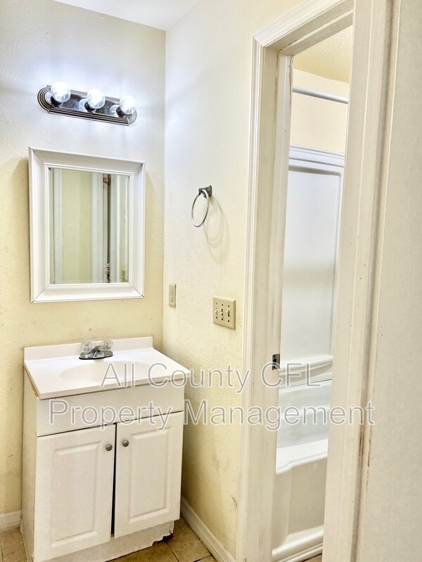 Building Photo - 401 Fountainhead Cir