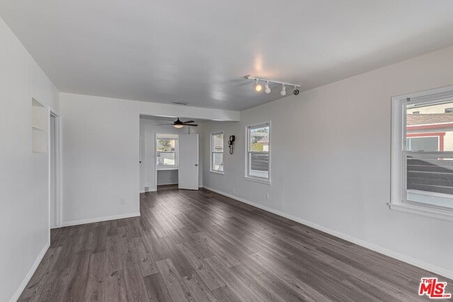 Building Photo - 4905 Coolidge Ave