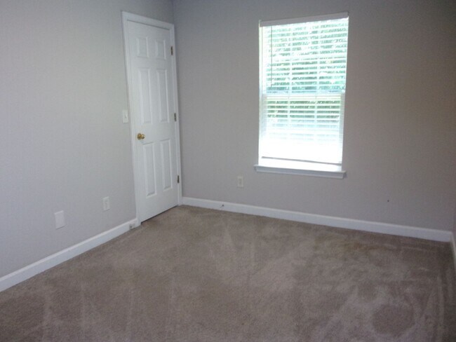 Building Photo - Single Level 3 Bedroom 2 Bath Home in Bristol Park off Mt. Gallant Road