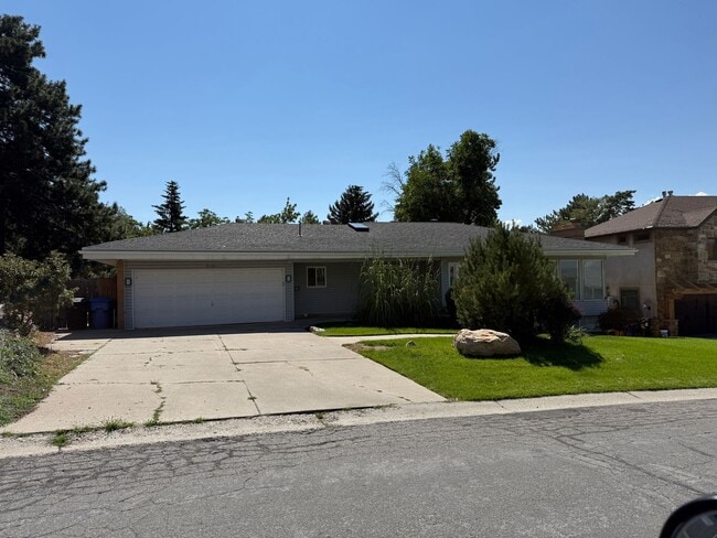 Building Photo - Olympus Cove Five Bedroom Rambler; Amazing...