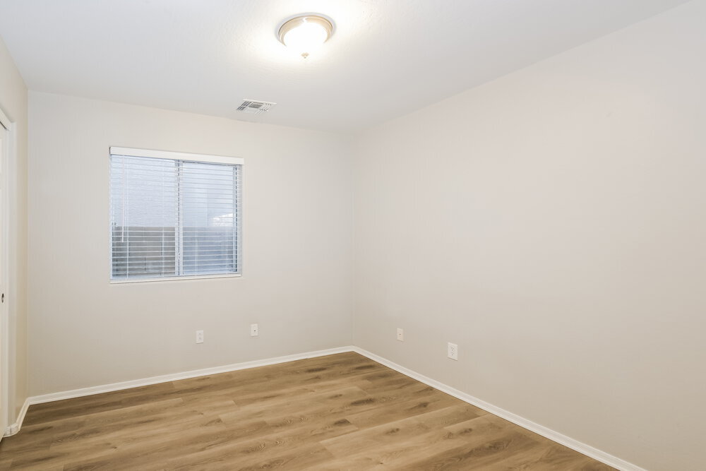 Building Photo - 9132 W Cordes Rd