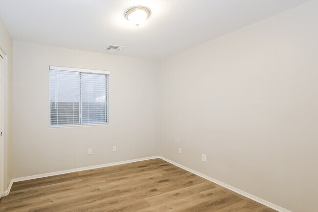 Building Photo - 9132 W Cordes Rd