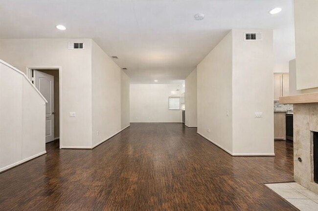 Building Photo - 908 S Lone Pine Ln