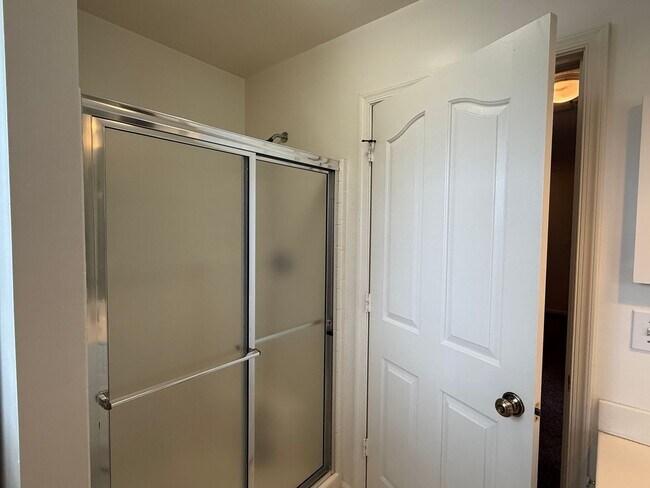 Building Photo - Condo Townhouse in Castleton Camden Village