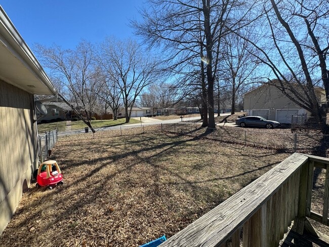 Building Photo - 5 Bedrooms!