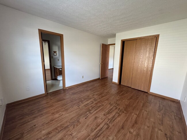 Building Photo - 1073 Fairlane Ct