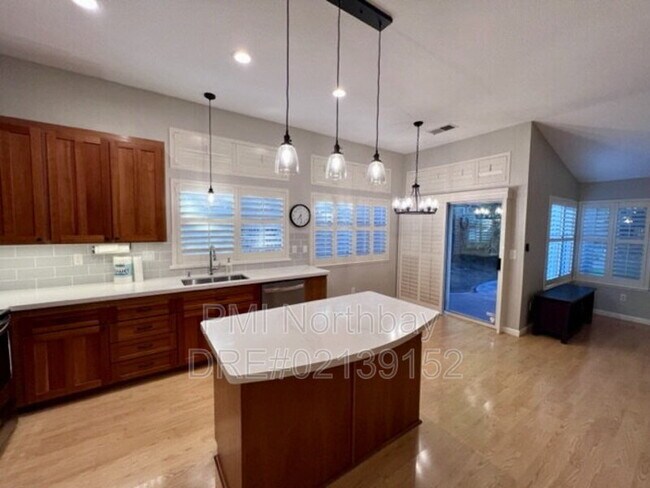 Building Photo - 1465 Wedgewood Ct