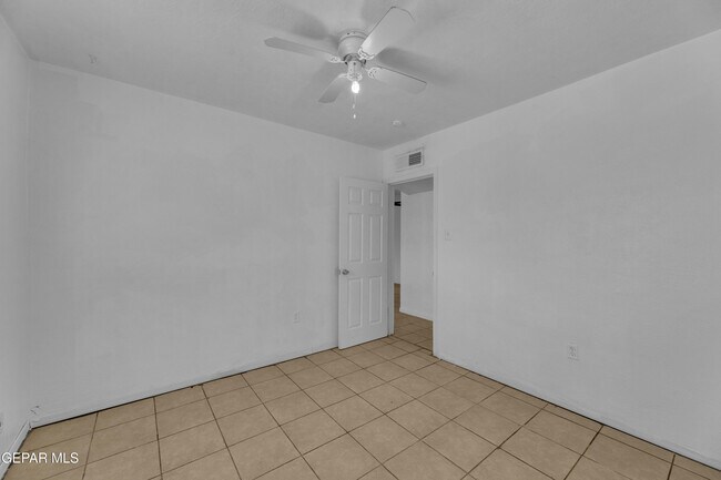 Building Photo - 4945 Sierra Madre Dr