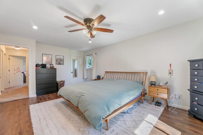 Building Photo - 645 US-12