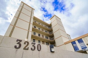 Building Photo - 3230 Ala Ilima St