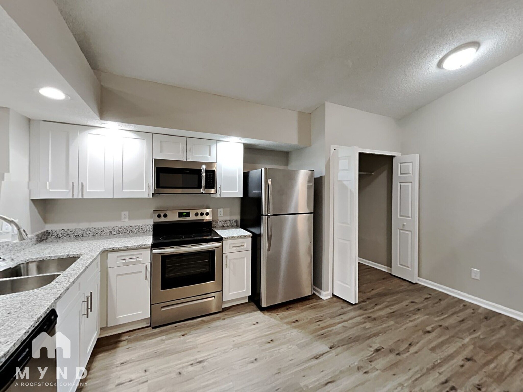 Building Photo - 2451 Townsquare Dr