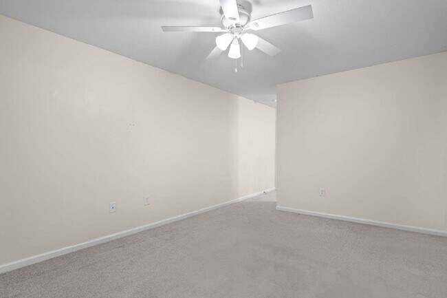 Building Photo - 3115 Pine Heights Dr NE
