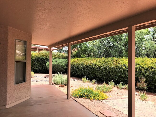 Building Photo - HOUSE - VILLAGE OF OAK CREEK