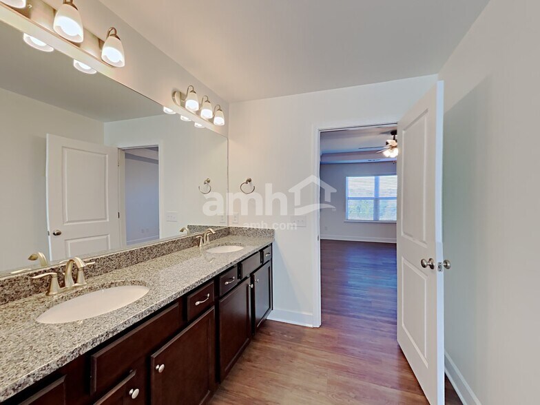Building Photo - 412 Bluewater Dr