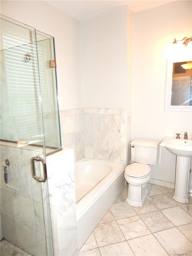 Building Photo - 5 N Washington St