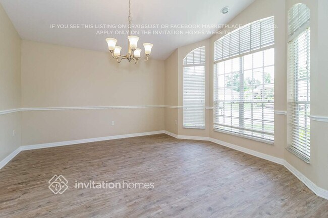 Building Photo - 139 Varsity Cir