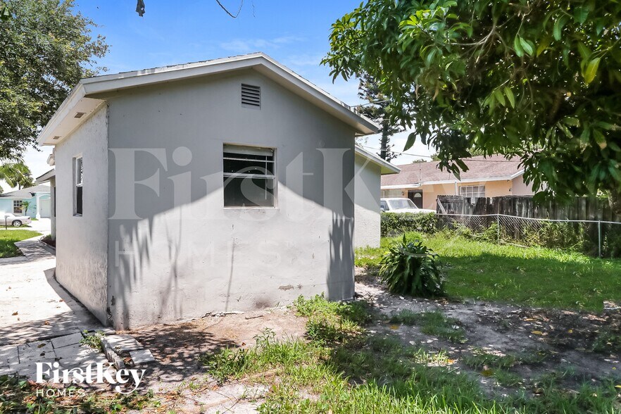 Building Photo - 220 Broward Ave