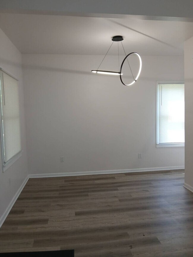 Building Photo - 6015 Hosmer Ave