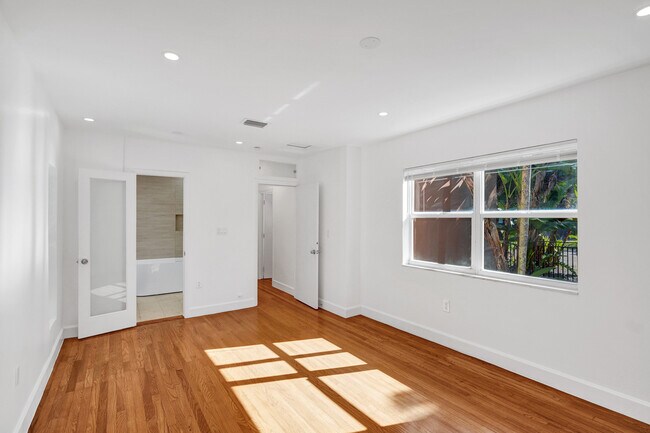 Building Photo - 20 NW 101st St