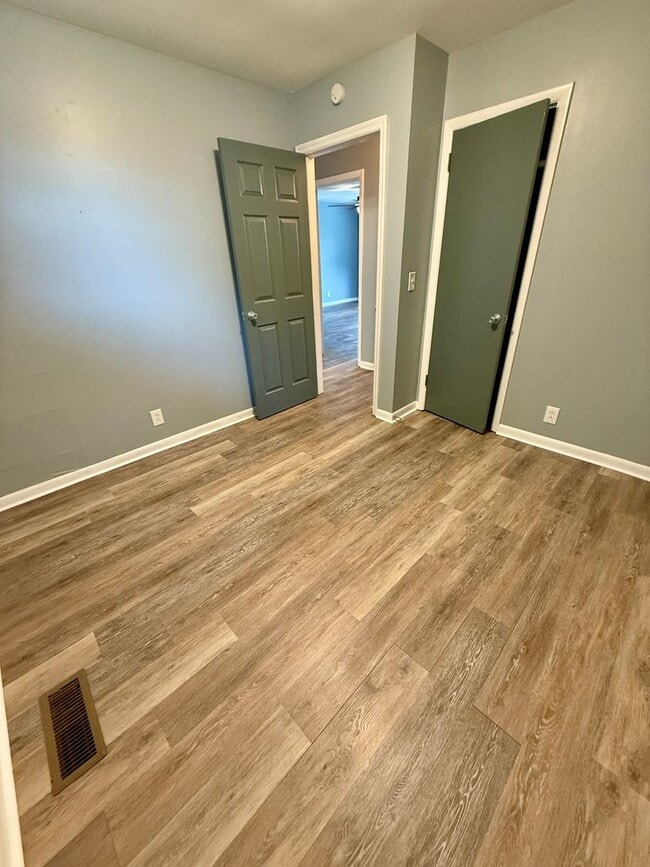 Building Photo - Cute Renovated Duplex in 37206 for $1500/Mo