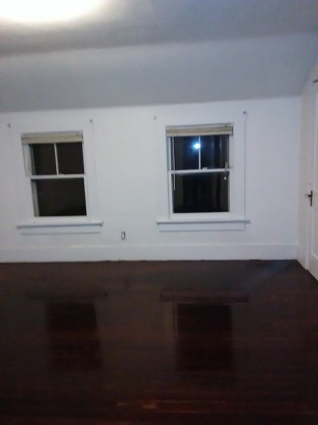 Building Photo - 408 Huntington Rd