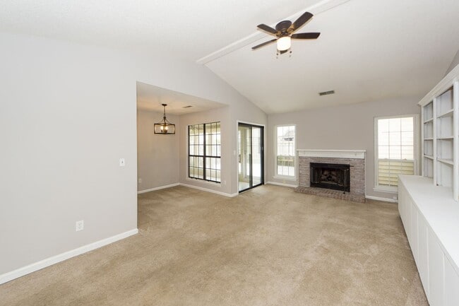 Building Photo - 2 Bedroom 2 Bath Townhouse in Crowfield Pl...
