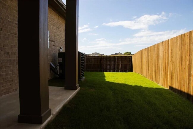 Building Photo - Townhome in Waxahachie, Tx