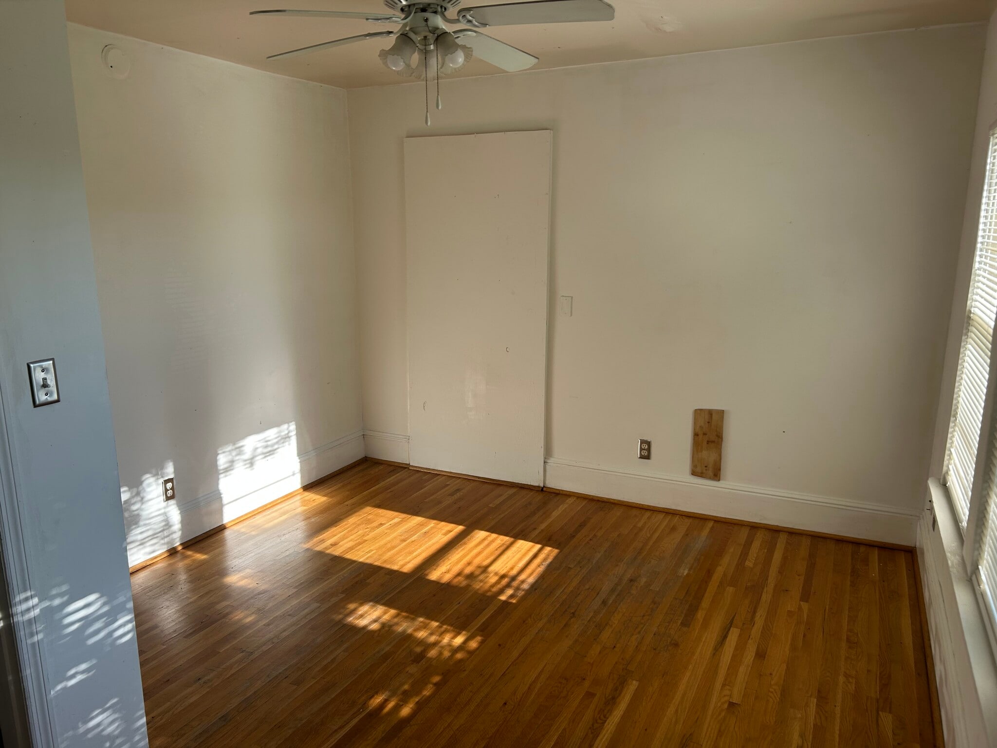 Building Photo - 749 Lynwood Ave