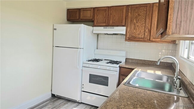 Building Photo - 185 Fairgreen Dr