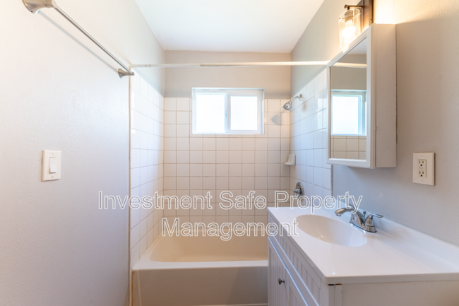 Building Photo - 821 39th St