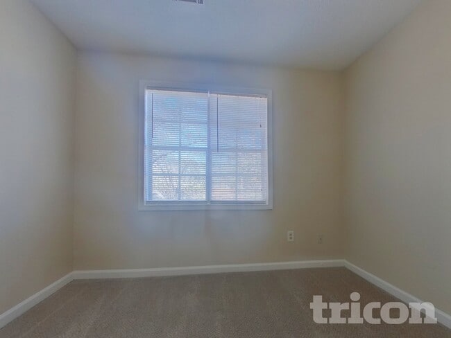 Building Photo - 6300 Holborne Ln