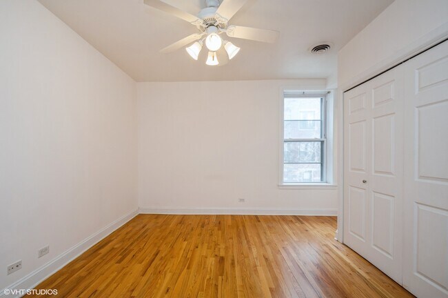 Building Photo - 4117 N Sheridan Rd