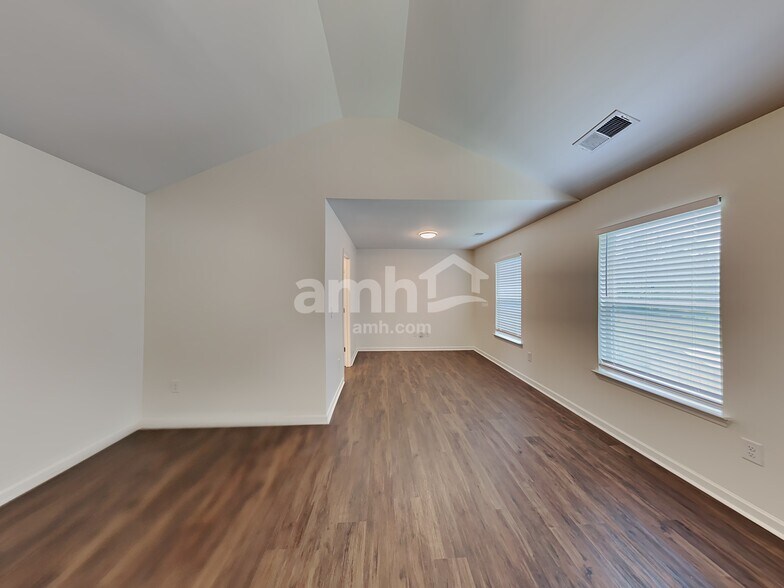 Building Photo - 731 Hot Springs Trail