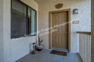 Building Photo - 2550 E River Rd