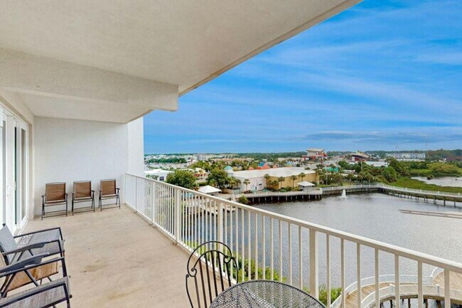 Building Photo - 9860 S Thomas Dr