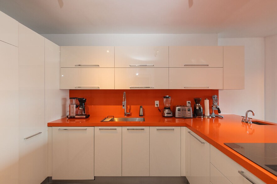 Kitchen - 900 Bay Dr