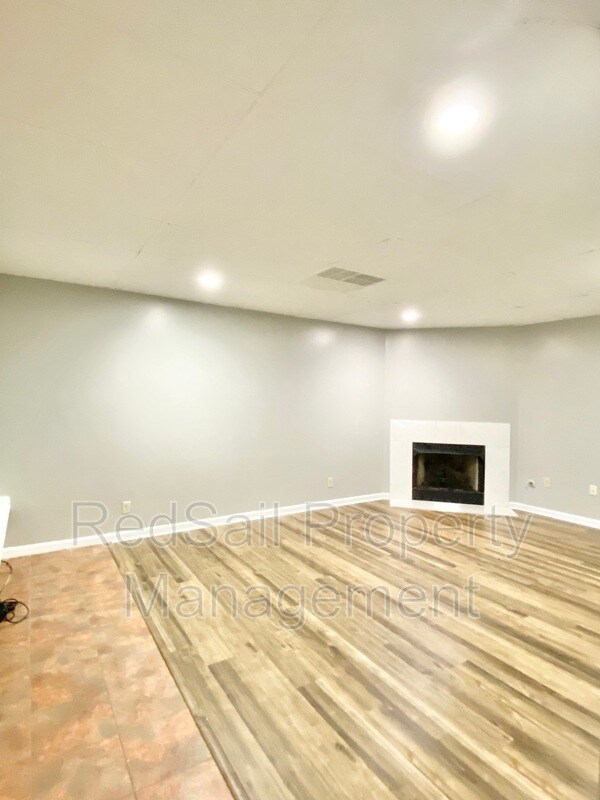 Building Photo - 3004 North Ct