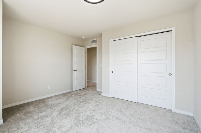 Building Photo - 137 Mohawk Cir