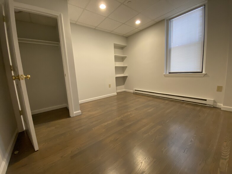 Building Photo - 121 Jersey St