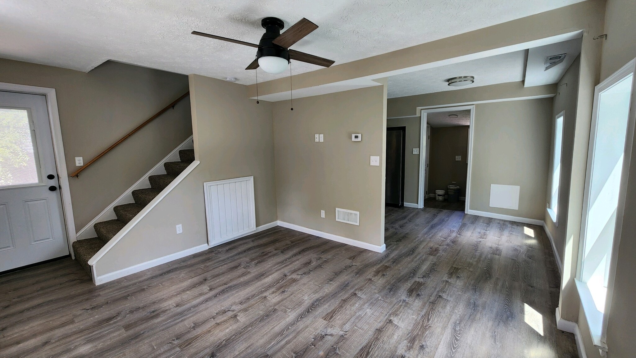 LR to laundry and kitchen - 611 Hoppers Ln